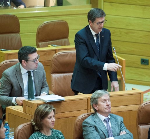 Dúas novas deputadas e un deputado toman posesión no Parlamento de Galicia